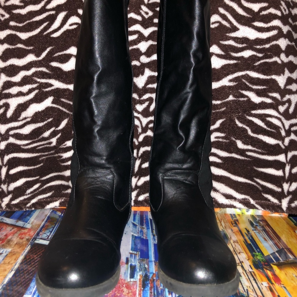 Super tall black boots 👢
